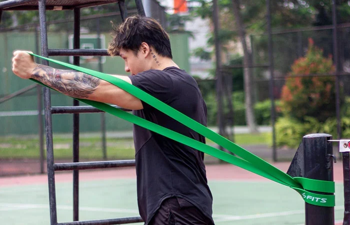 cara melatih otot back menggunakan resistance band