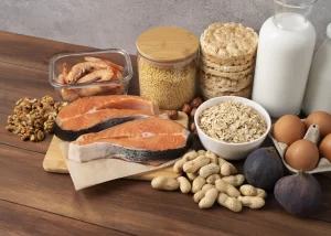 Aneka makanan sehat tinggi protein sebagai contoh kebutuhan protein harian gym untuk membantu pembentukan otot